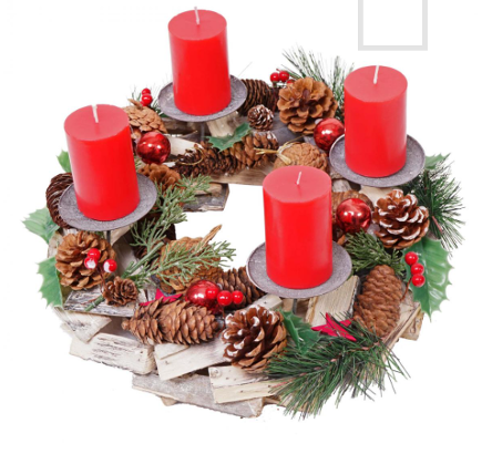 Ein Adventskranz mit vier roten Kerzen